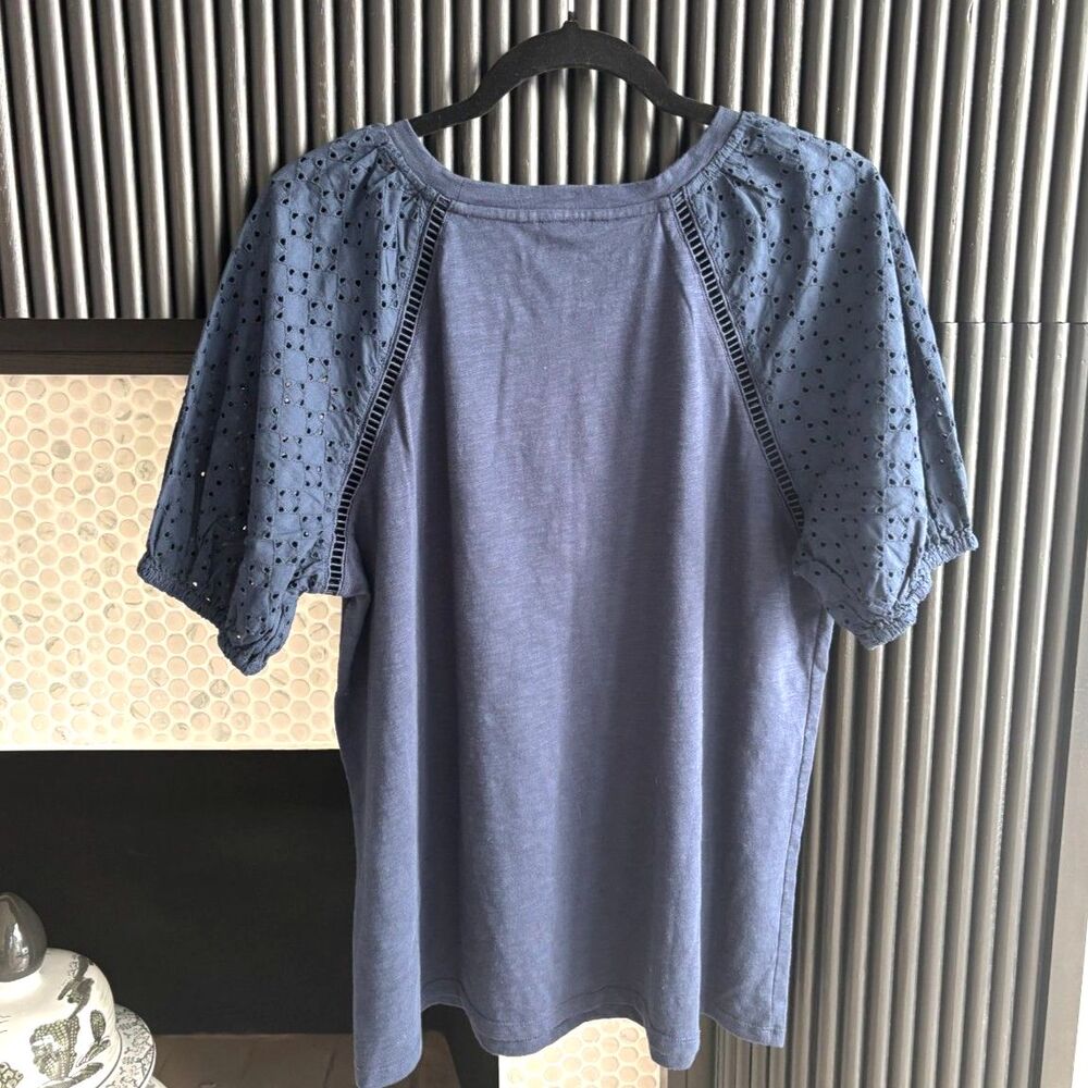 ✨ Johnnie-O Lydia Eyelet Puff Sleeve Blouse Navy Blue Tee XL ✨ - Picture 3 of 6